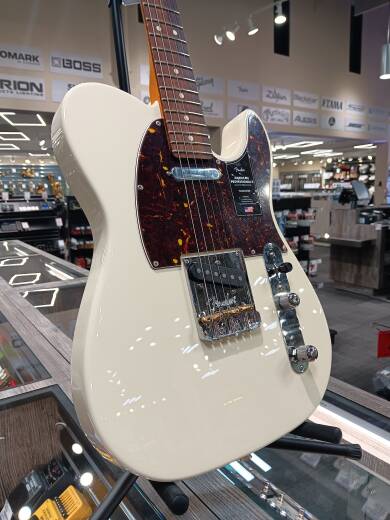 Store Special Product - Fender - American Professional II Telecaster, Rosewood Fingerboard - Olympic White
