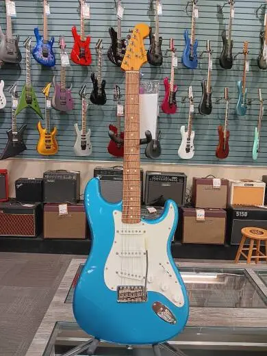 Squier - Classic Vibe '60s Stratocaster, Laurel Fingerboard - Lake Placid Blue