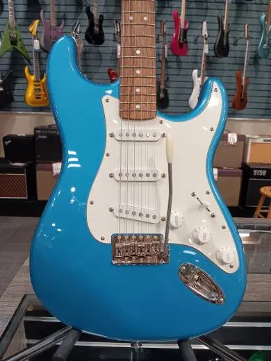 Squier - Classic Vibe '60s Stratocaster, Laurel Fingerboard - Lake Placid Blue 2