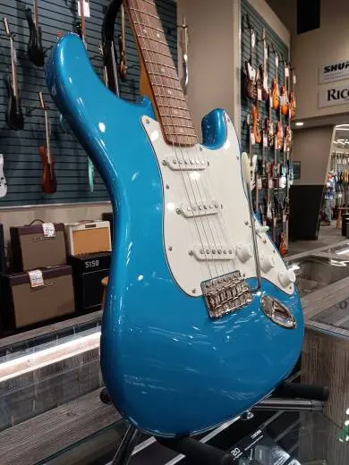Squier - Classic Vibe '60s Stratocaster, Laurel Fingerboard - Lake Placid Blue 2