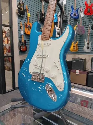 Squier - Classic Vibe '60s Stratocaster, Laurel Fingerboard - Lake Placid Blue 2