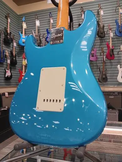 Squier - Classic Vibe '60s Stratocaster, Laurel Fingerboard - Lake Placid Blue 2
