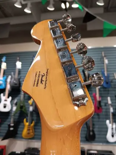 Squier - Classic Vibe '60s Stratocaster, Laurel Fingerboard - Lake Placid Blue 2