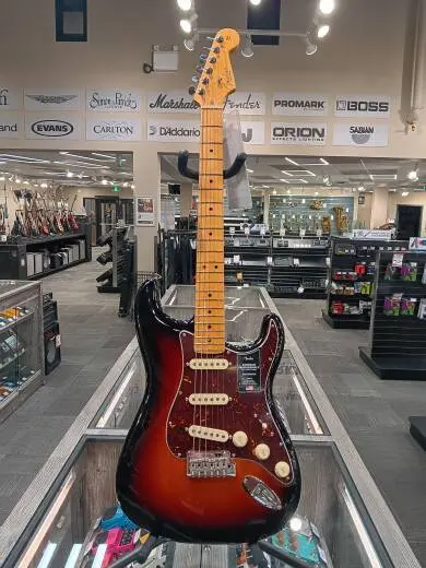 Fender - American Professional II Stratocaster, Maple Fingerboard - 3-Colour Sunburst