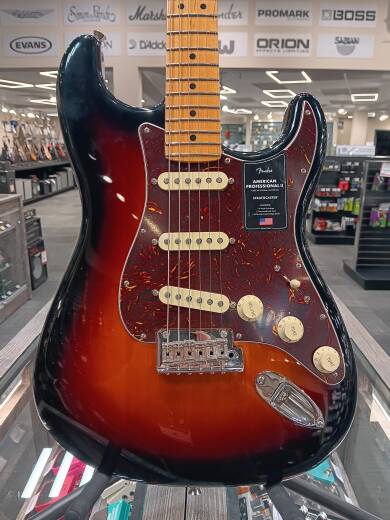 Store Special Product - Fender - American Professional II Stratocaster, Maple Fingerboard - 3-Colour Sunburst