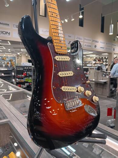 Store Special Product - Fender - American Professional II Stratocaster, Maple Fingerboard - 3-Colour Sunburst