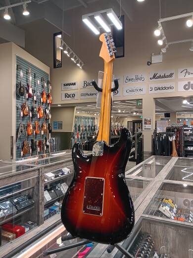 Fender - American Professional II Stratocaster, Maple Fingerboard - 3-Colour Sunburst 2