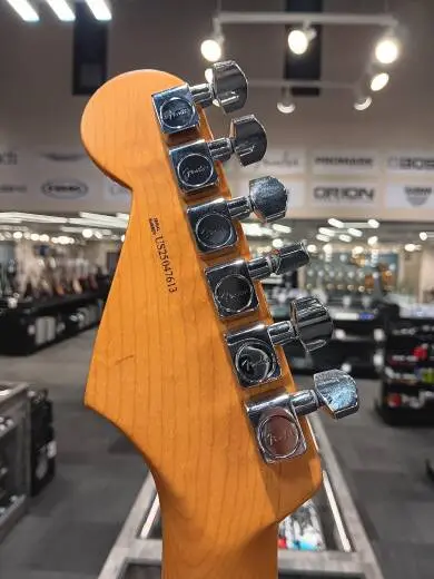 Fender - American Professional II Stratocaster, Maple Fingerboard - 3-Colour Sunburst 2