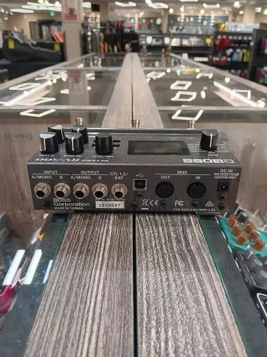 BOSS - RV-500 Reverb 2