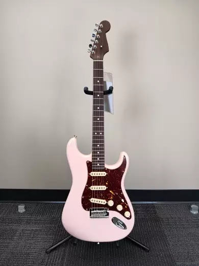 Fender - Limited Edition American Professional II Stratocaster - Shell Pink