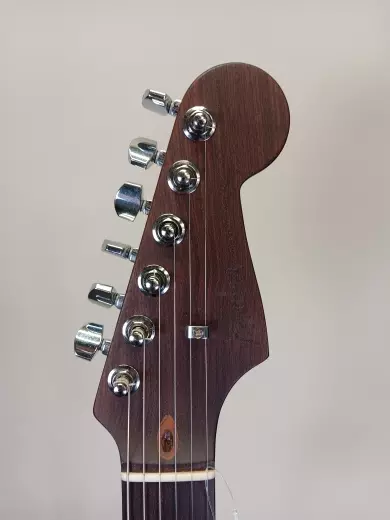Fender - Limited Edition American Professional II Stratocaster - Shell Pink 2