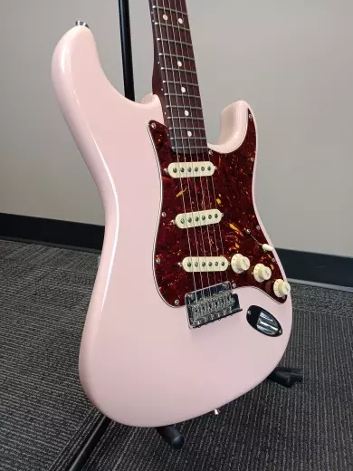 Fender - Limited Edition American Professional II Stratocaster - Shell Pink 2