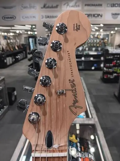 Fender - Limited Edition Player Stratocaster with Roasted Pau Ferro Fingerboard - 3-Tone Sunburst 2