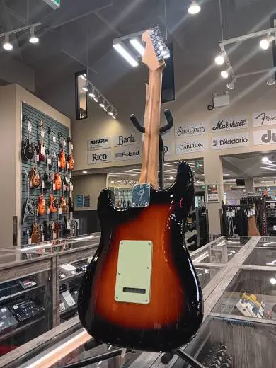 Fender - Limited Edition Player Stratocaster with Roasted Pau Ferro Fingerboard - 3-Tone Sunburst 2