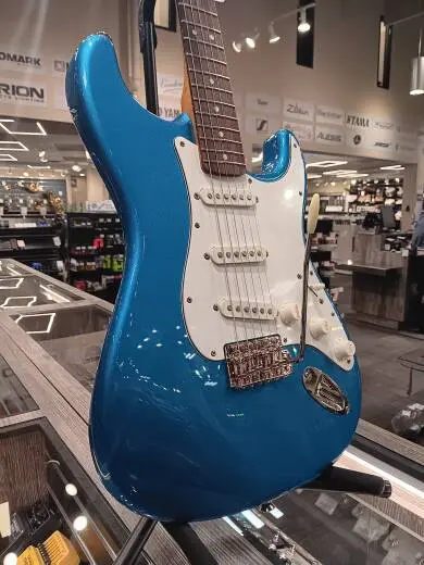 Squier - Classic Vibe '60s Stratocaster, Laurel Fingerboard - Lake Placid Blue 2