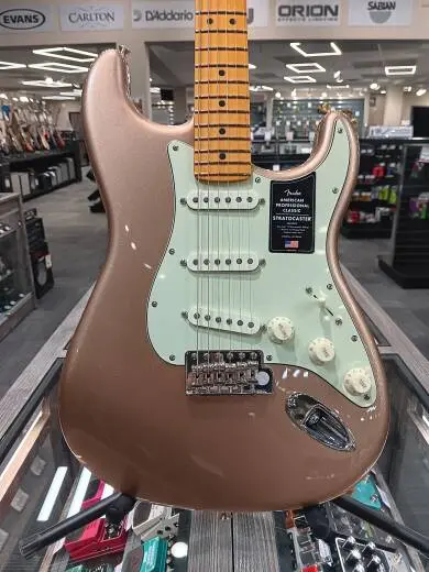 Fender - American Professional Classic Stratocaster, Maple Fingerboard - Faded Firemist Gold 2