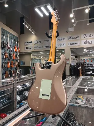 Fender - American Professional Classic Stratocaster, Maple Fingerboard - Faded Firemist Gold 2