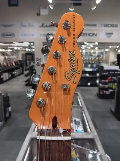 Squier - Classic Vibe '60s Custom Telecaster with Laurel Fingerboard - 3-Colour Sunburst 2