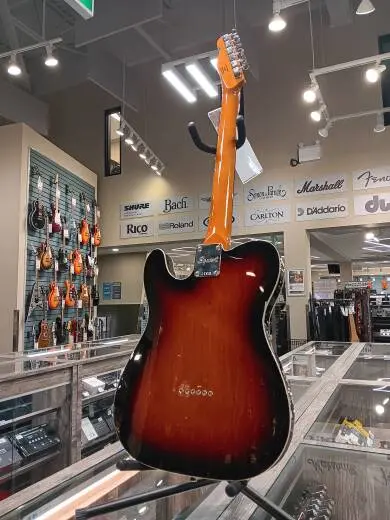 Squier - Classic Vibe '60s Custom Telecaster with Laurel Fingerboard - 3-Colour Sunburst 2
