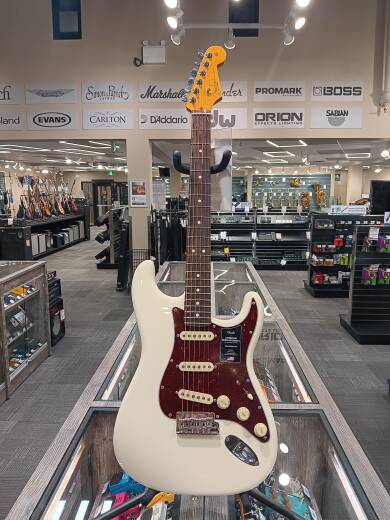 Store Special Product - Fender - American Professional II Stratocaster, Rosewood Fingerboard - Olympic White