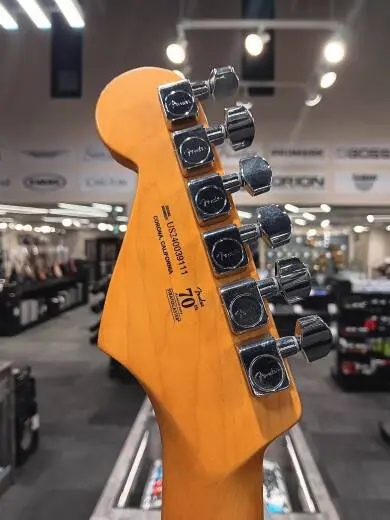 Fender - American Professional II Stratocaster, Rosewood Fingerboard - Olympic White 2