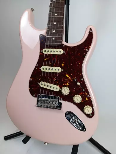 Store Special Product - Fender - Limited Edition American Professional II Stratocaster - Shell Pink