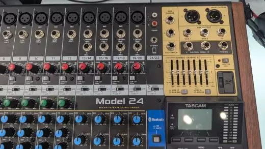 Tascam - MODEL 24 2