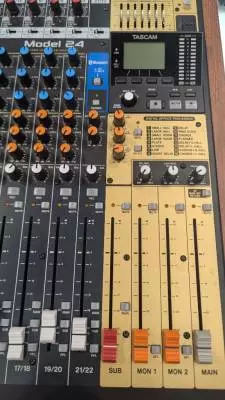 Tascam - MODEL 24 2
