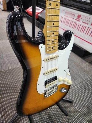 Fender - JV MOD 50S STRAT HSS MN 2TS 2