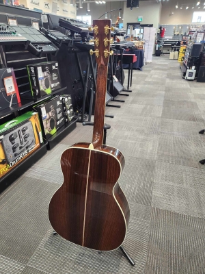 Martin Guitars - J-40 V18 4
