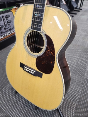 Martin Guitars - J-40 V18 2