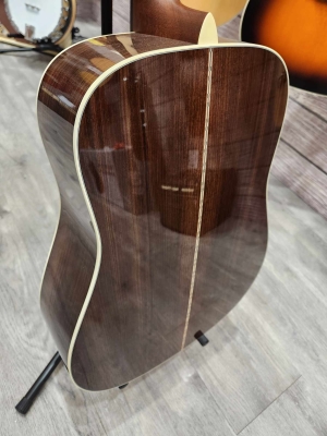 Martin Guitars - D-28 SUNBURST 5