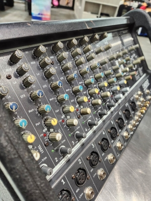 Yorkville Sound Powered Mixer M810 3