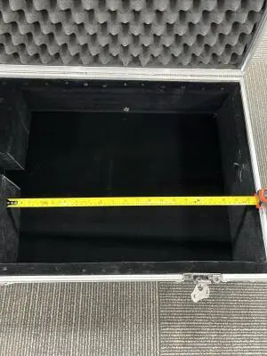 FLIGHT CASE FOR 000 STYLE GUITAR 2