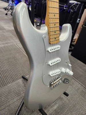 Store Special Product - Fender - H.E.R. STRAT MN CHRM GLW