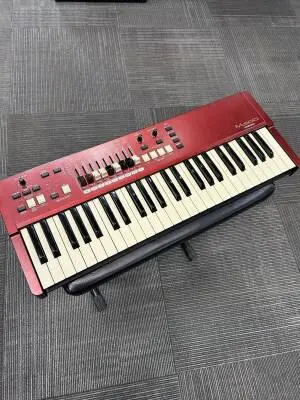 Hammond - M-SOLO BURGUNDY 2