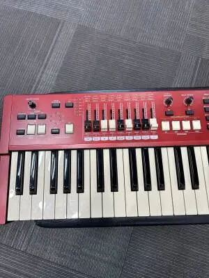 Hammond - M-SOLO BURGUNDY 2