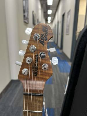 Store Special Product - Ernie Ball Music Man - 320-WBQ-R1-00