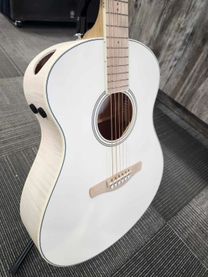 Ibanez - ADVANCED ACOUSTIC CUT/ELE WHITE OPN 2