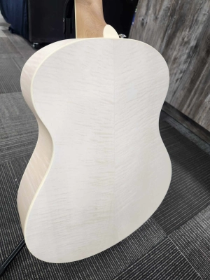 Ibanez - ADVANCED ACOUSTIC CUT/ELE WHITE OPN 5