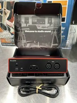Focusrite - SCARLETT2I2MK4 2