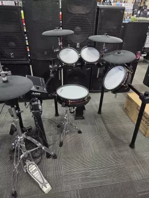 Store Special Product - Alesis - STRATACOREXUS