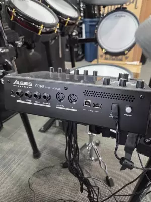 Store Special Product - Alesis - STRATACOREXUS