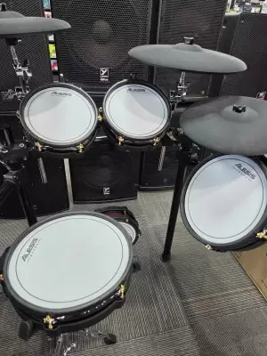 Store Special Product - Alesis - STRATACOREXUS