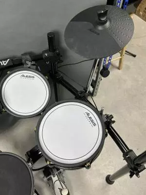 Alesis - COMMANDSEKITXUS 2