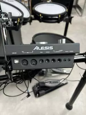Alesis - COMMANDSEKITXUS 2