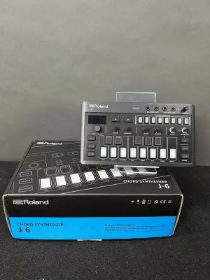 Roland - J-6
