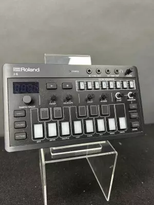 Roland - J-6 2