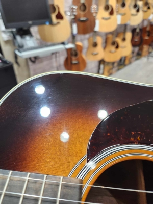 Martin Guitars - D-28 SUNBURST 6