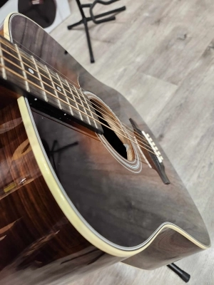 Martin Guitars - D-28 SUNBURST 4